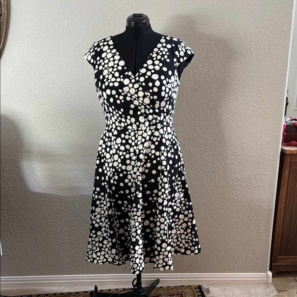 Evan Picone Black and White Flutter Sleeve Midi Dress
